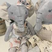 Rhhho en faisant du tri dans mes photos je m’aperçois que j’avais pas posté ici mes chouchous éléphant 
Ce tissu est tellement douuuuux je l’adooooore

——-

#handmadedoll #elephantdollpattern #clothdoll #dollmaker #babyshower #elephantlove #studioserenpatterns @studioserenpatterns #mignonnerie